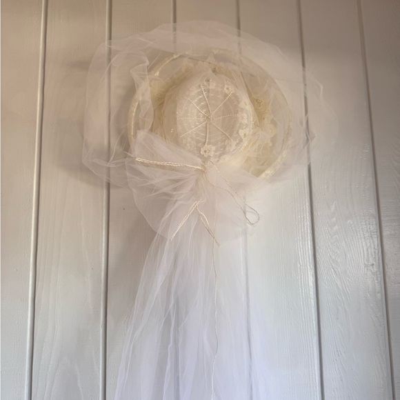 Vintage White Embroidered Bridal Veil Hat